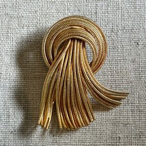 VINTAGE Napier Gold Tassel Brooch
